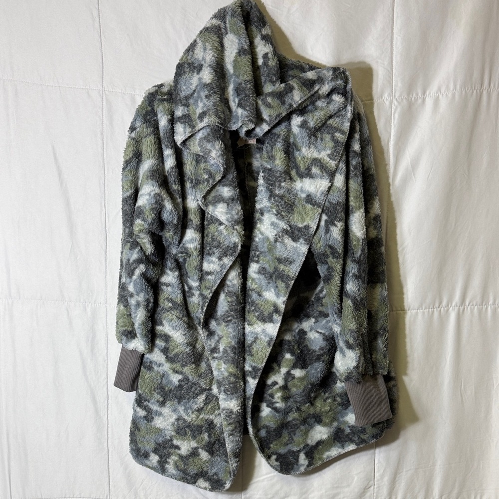 Hem & Thread Plush Camo Open Front Cardigan One Size Cozy Coatigan NWOT
